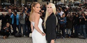 Jennifer Lopez regina del front row di Atelier Versace 